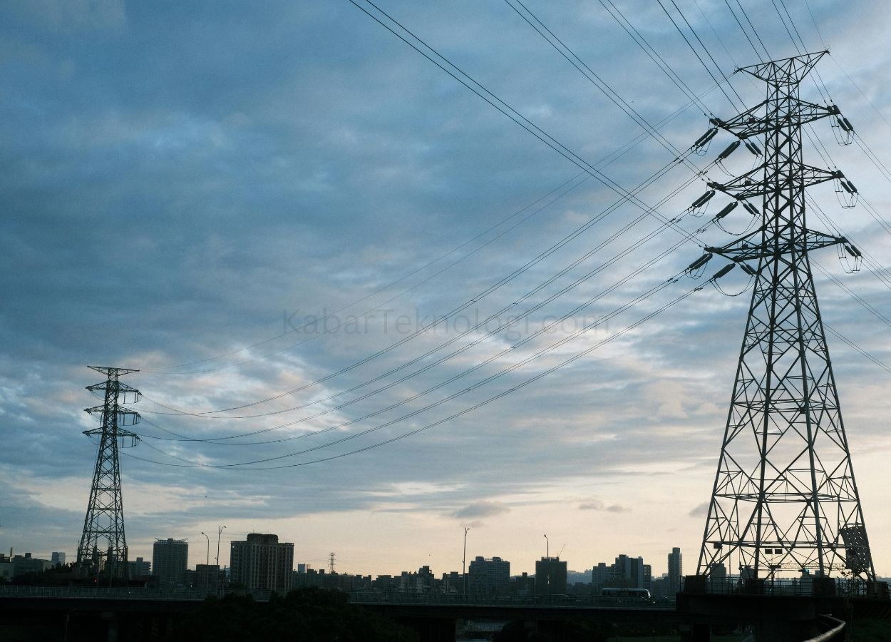 Jaringan Transmisi Sumatra Jadi Sorotan Pasca Blackout, Begini Jawaban dari PLN - KabarTeknologi.com