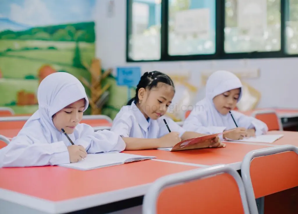 PDIP Minta Wacana Bahasa Asing di Sekolah Dikaji Matang, Singgung Pentingnya Bahasa Indonesia - KabarTeknologi.com