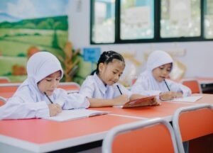 PDIP Minta Wacana Bahasa Asing di Sekolah Dikaji Matang, Singgung Pentingnya Bahasa Indonesia