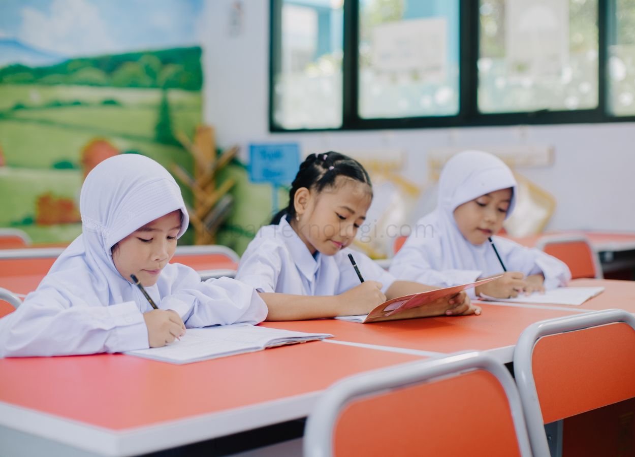 PDIP Minta Wacana Bahasa Asing di Sekolah Dikaji Matang, Singgung Pentingnya Bahasa Indonesia - KabarTeknologi.com