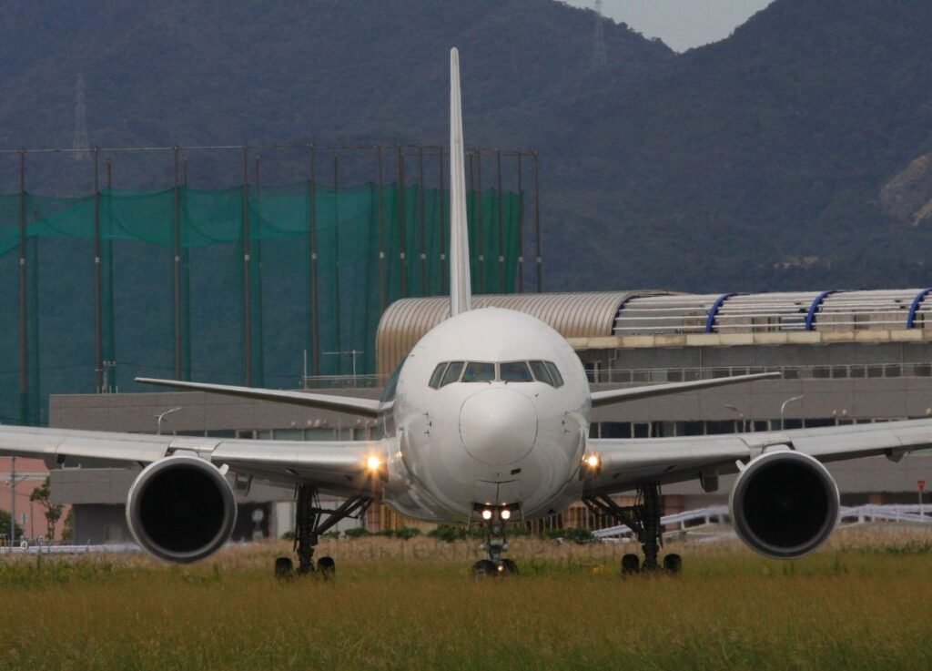 Pesawat Bawa 157 Orang Jatuh, Boeing Hadapi Gugatan Hukum - KabarTeknologi.com