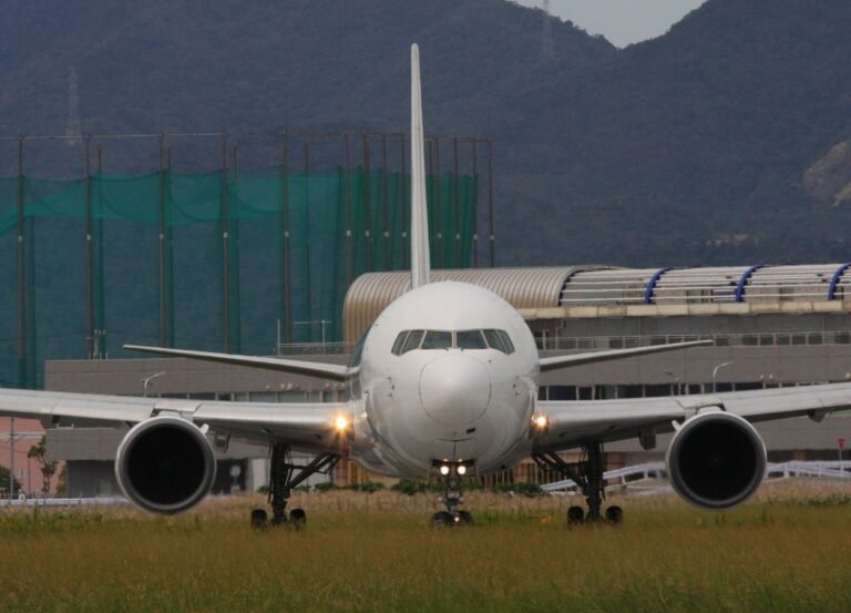 Pesawat Bawa 157 Orang Jatuh, Boeing Hadapi Gugatan Hukum - KabarTeknologi.com