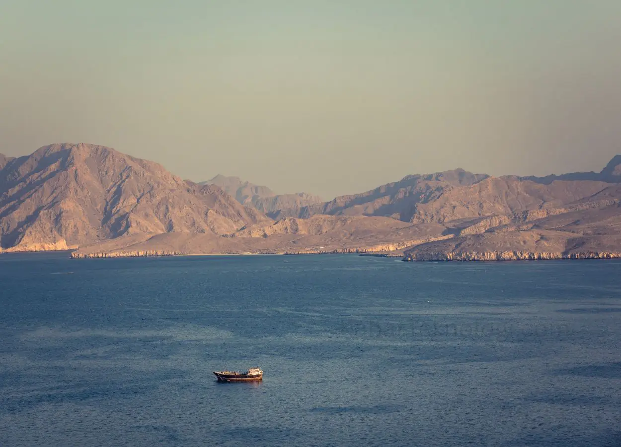 Trump Kembali Klaim Selat Hormuz sebagai Wilayah AS - KabarTeknologi.com
